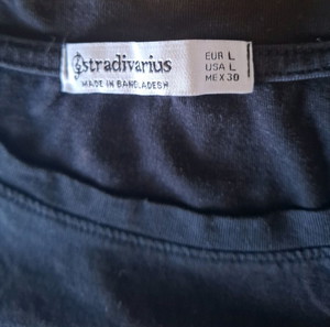 Μαύρη μπλούζα Stradivarius