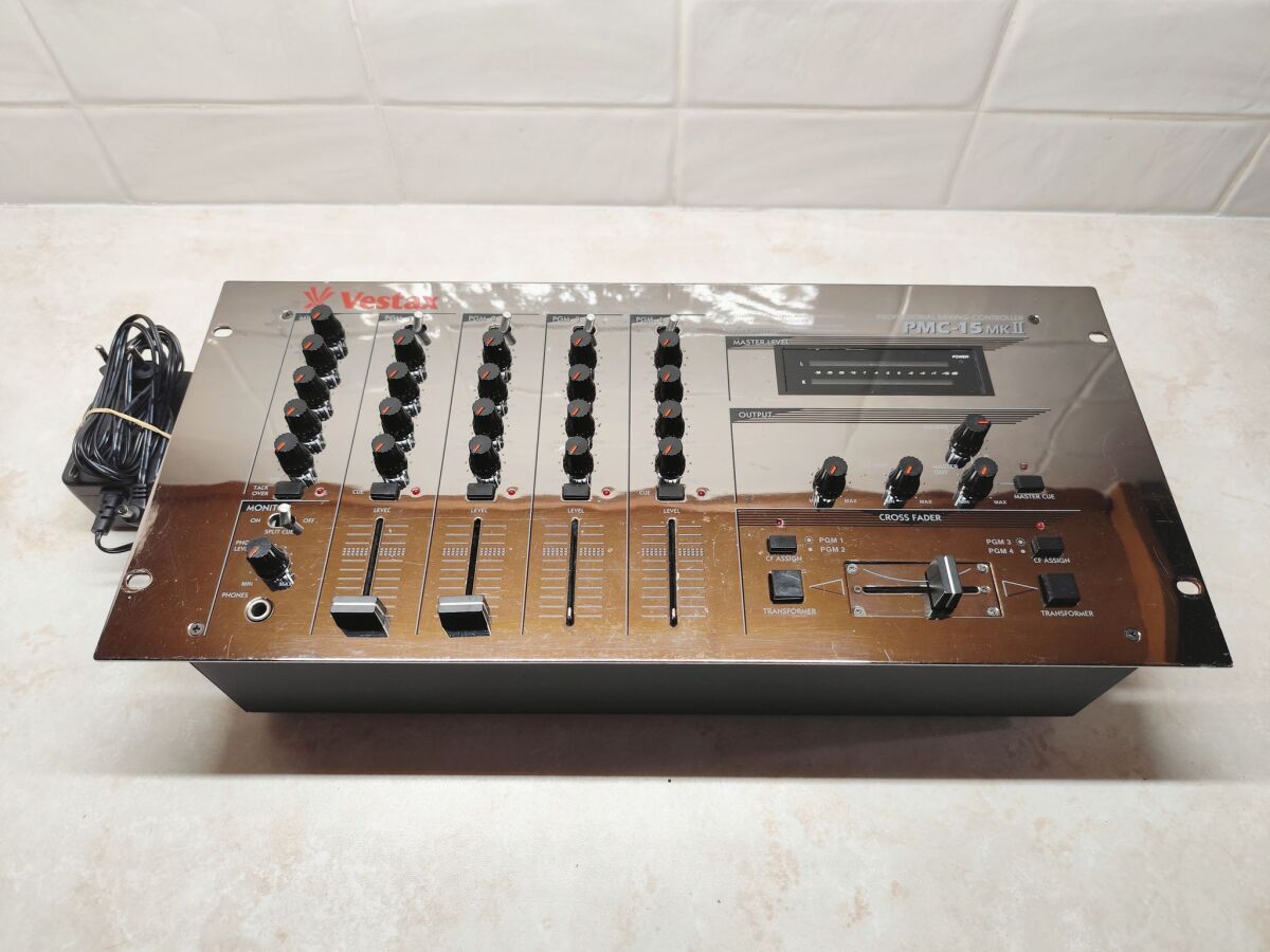 Vestax PMC-15 MKII DJ mixer, vintage 90s - € 160,00 - Vendora.cy