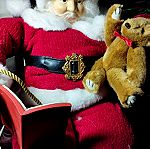 Συλλεκτικός Vintage  Άγιος Βασίλης '80s,  σε ξύλινη λουστραρισμένη καρέκλα, από κεραμικό και ύφασμα.