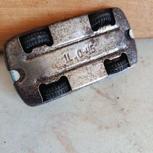 Antique tin toy car used, length 8 cm