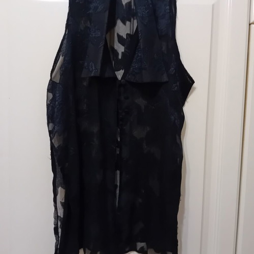 Women's sleeveless black shirt with floral pattern like new, one size