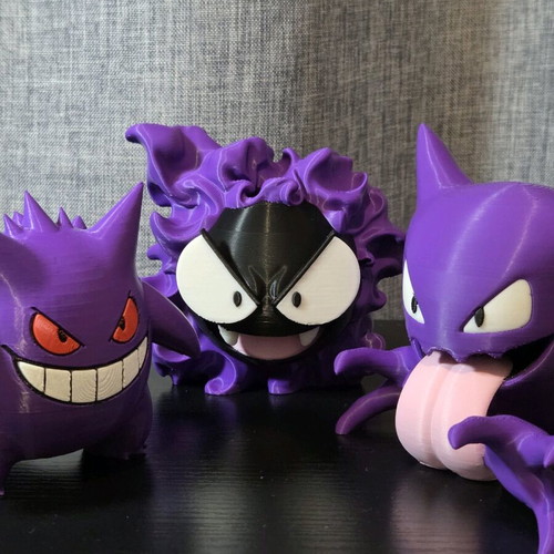 Collectible Pokémon figures Gengar, Gastly and Haunter new with 3 keychains