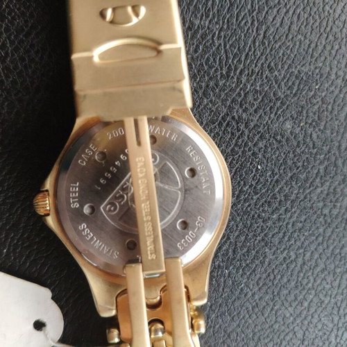 Ellesse watch unused, gold color
