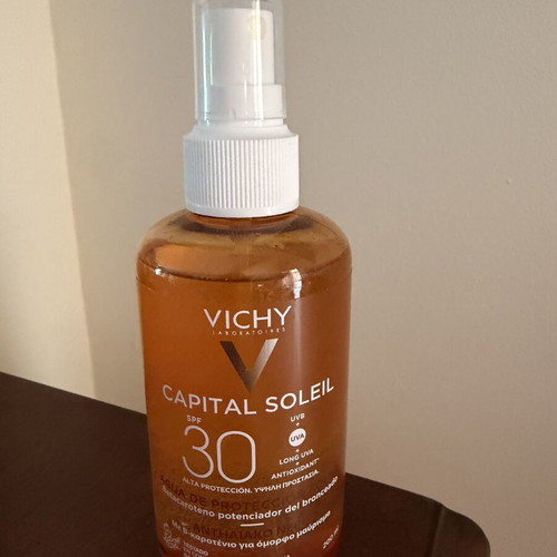 Vichy Capital Soleil SPF 30 sunscreen like new