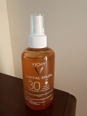 Vichy Capital Soleil SPF 30 sunscreen like new