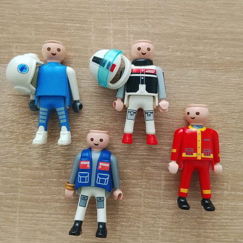 Playmobil set of 4 used figures without hair