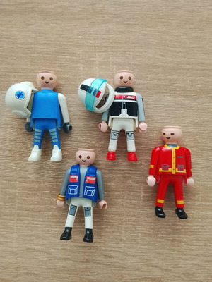 Playmobil set of 4 used figures without hair