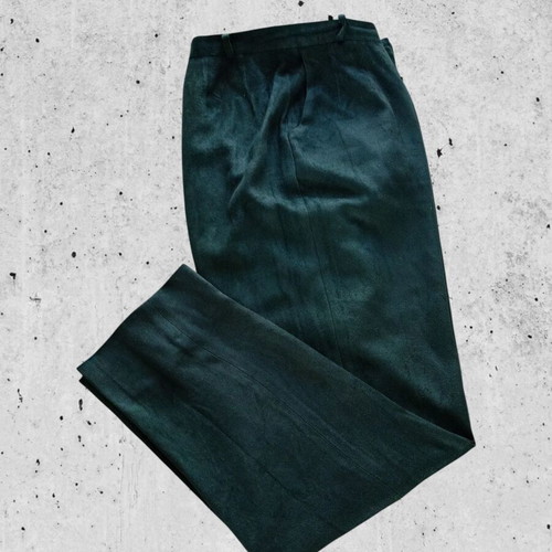 Women's green pants used, size L
