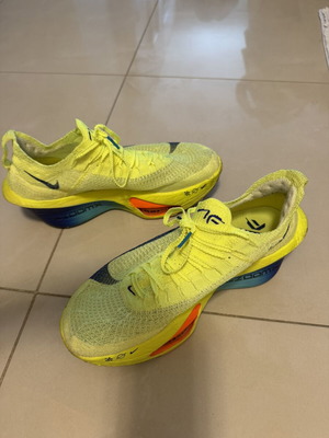 Nike running shoes men like new, yellow, size 42