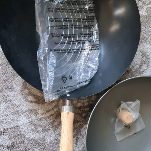 Wok pan new