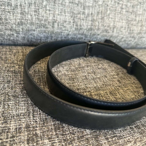 Guy Laroche men's belt size 105 like new, black