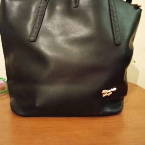 Elizabeth George Shoulder Bag Black like new, medium size