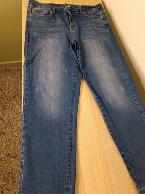 Τζίν παντελόνι γυναικείο Mat fashion σαν καινούργιο, μέγεθος medium, μπλε
