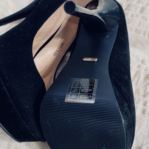 Black pumps like new with platform and 13cm heel size 37