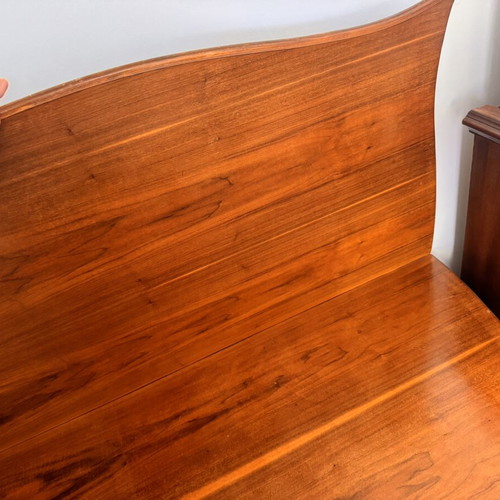 Classic wooden console table used with decorative veneer and marquetry