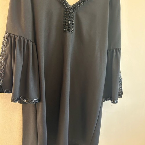 Black oversized dress new, size small, knee-length