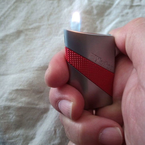 Marlboro metal lighter like new