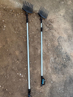 Lisam olive harvesting rakes used with folding poles