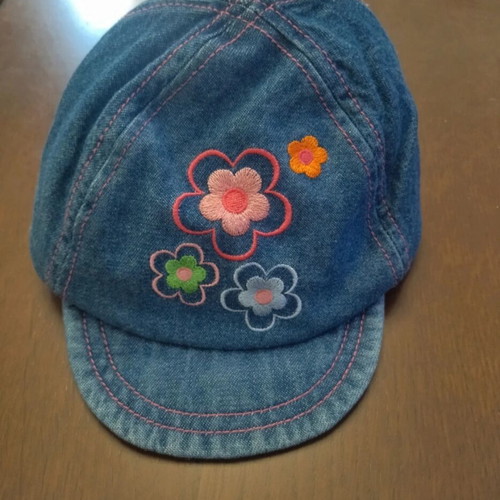 Branded baby hats for girl 12-24 months like new, set of 4