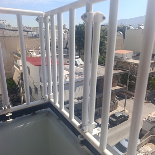 Balcony child safety railings used, white, 17m length