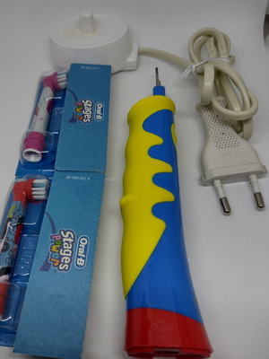Oral-B Stages Power children's electric toothbrush Braun with charger & 4 new replacement heads