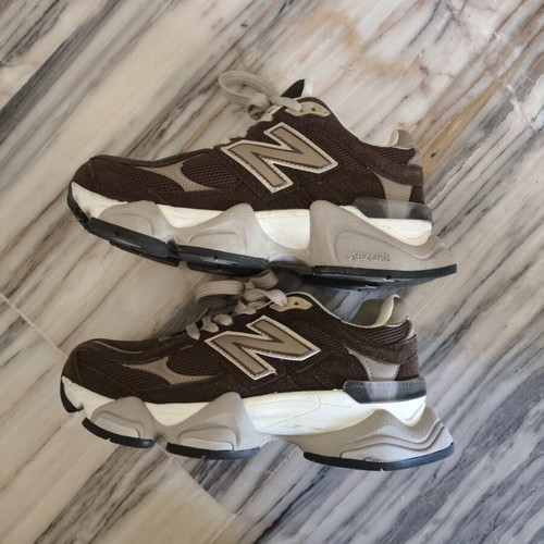 New Balance athletic shoes size 36, new, brown