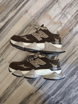 New Balance athletic shoes size 36, new, brown