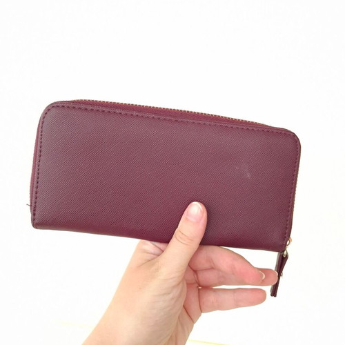 Bershka burgundy wallet used, 2 card slots and zip coin pocket