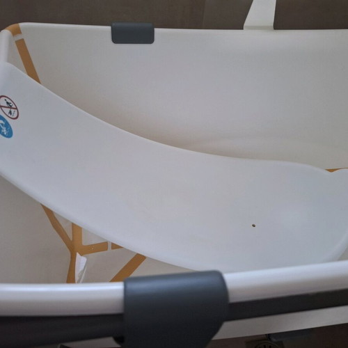 Flexi Bath White Stokke newborn support base like new