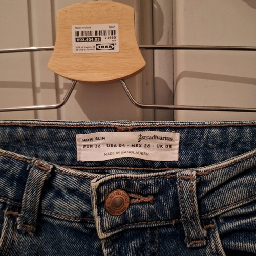 Mom jeans Stradivarius blue like new with design