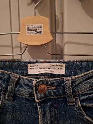 Mom jeans Stradivarius blue like new with design