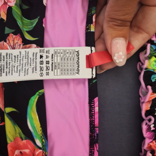 Yamamy girls' swimsuit like new, size 10 years, colorful