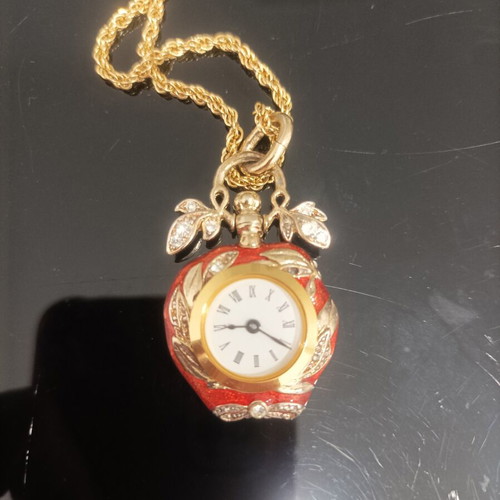 Gold-plated pendant necklace with small watch, Art Deco style