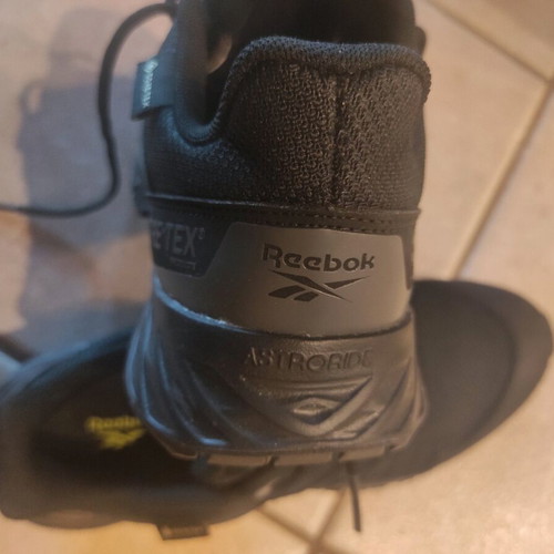Reebok Astroride Trail Running GTX 2.0 Goretex like new black athletic shoes size 38