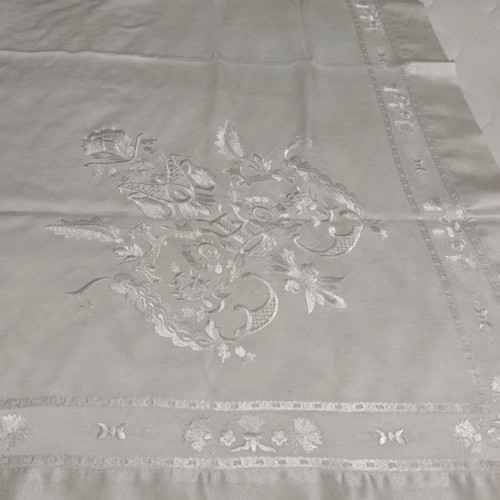 Silk dining set unused, dowry