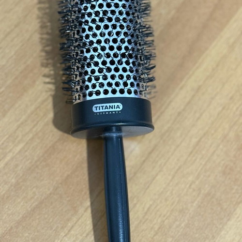 Titania round hairbrush like new, large size 6.5 cm