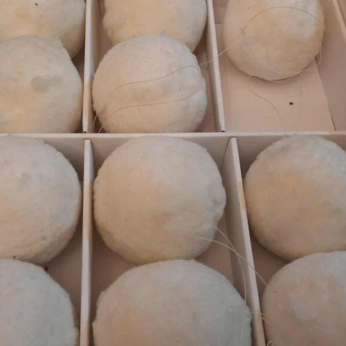 Set of 11 white cotton texture balls like new