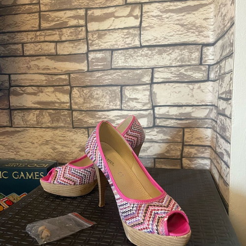Migato sandal size 37 pink multicolor like new