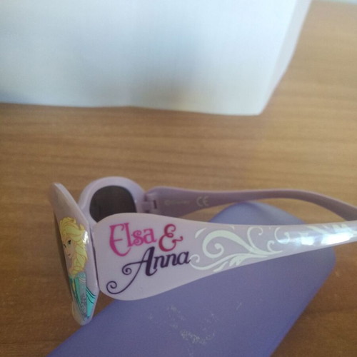 Elsa & Anna children's sunglasses used with case