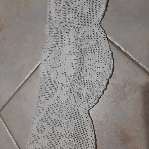 Handmade lace for tablecloth, like new, white