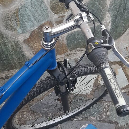 Mountain bike refurbished with front and rear suspension, 26 inch wheels