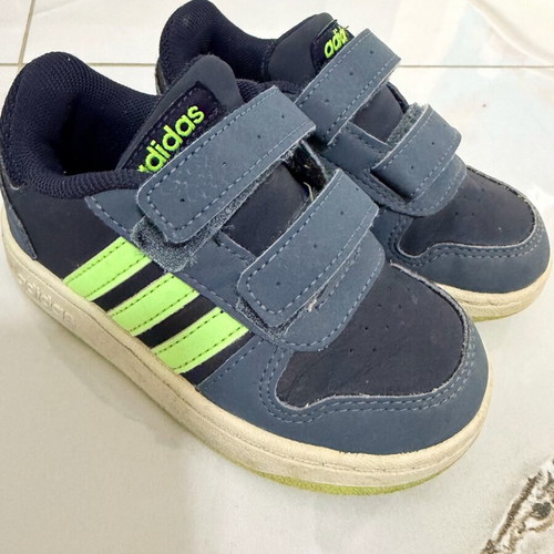 Adidas kids sneakers size 25 like new, gray