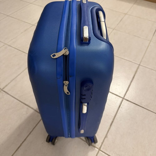 Hard Cabin Suitcase 8kg used, blue color with lock slot