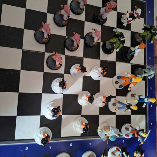 Dragonball chess set used, 2002 edition with magazine