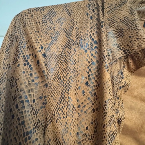Shirt like new, thick fabric, fitted, size S