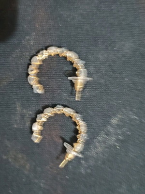Earrings like new