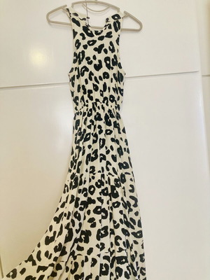 Animal Print Dress Trendyol size Small like new, black and beige