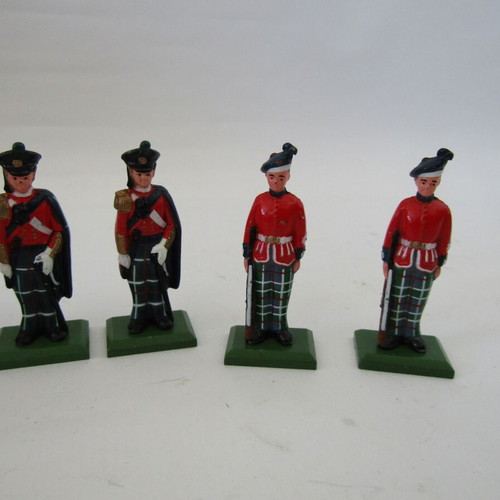 Metal collectible William Grant & Sons military figures like new, set of 9