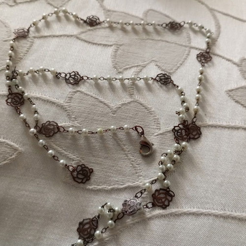 Necklace with pearls and filigree flowers new, length 70 cm
