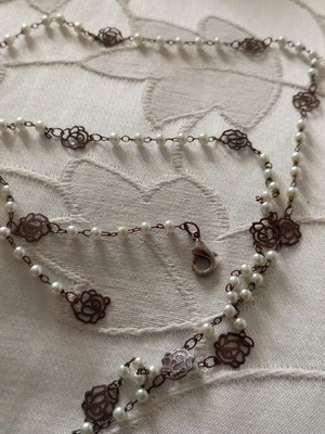 Necklace with pearls and filigree flowers new, length 70 cm